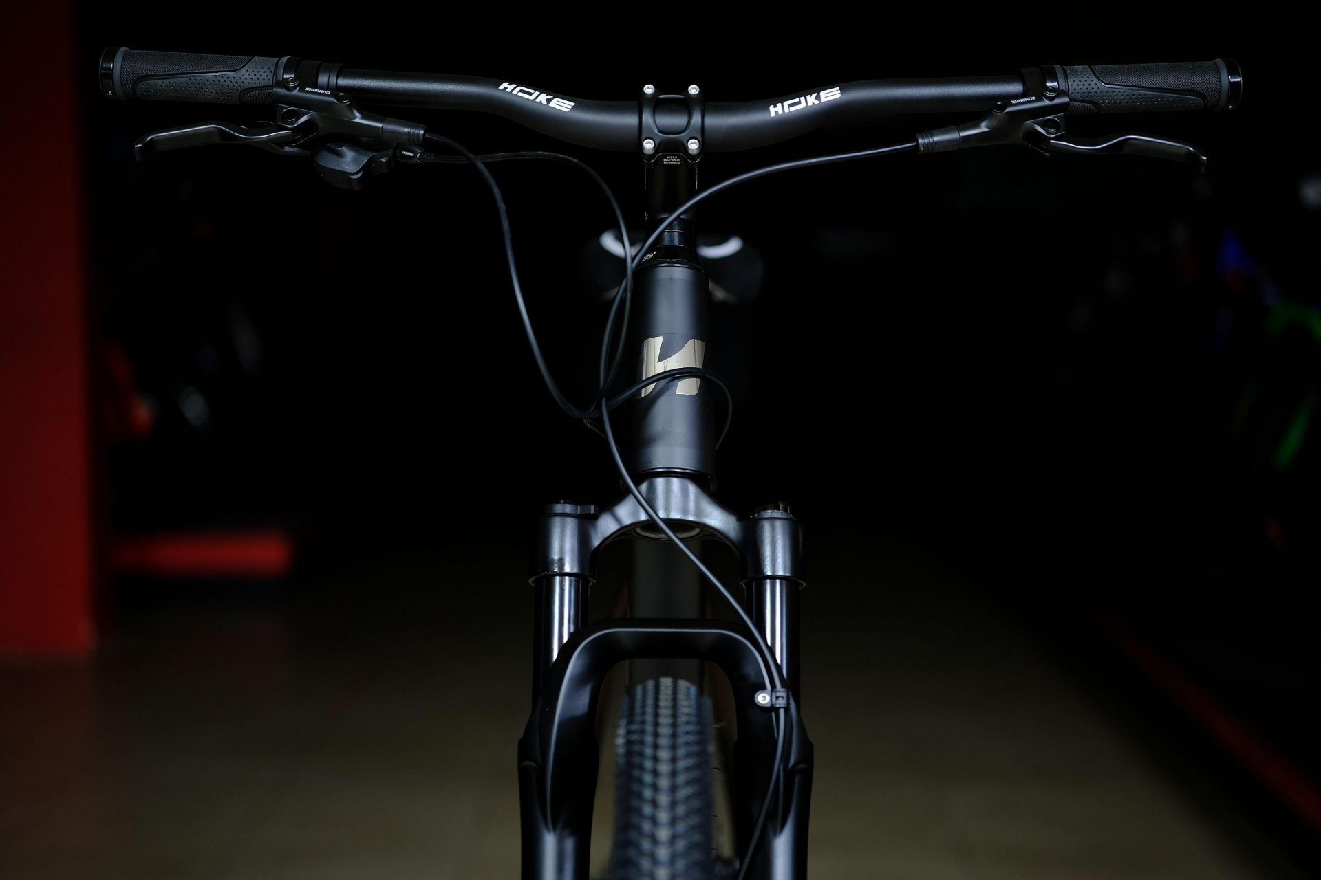 Вилка амортизационная Boost GTMRK 368 TA HLO под ось 15mm HOKE 9 Way 29 HD матовый чёрный 19