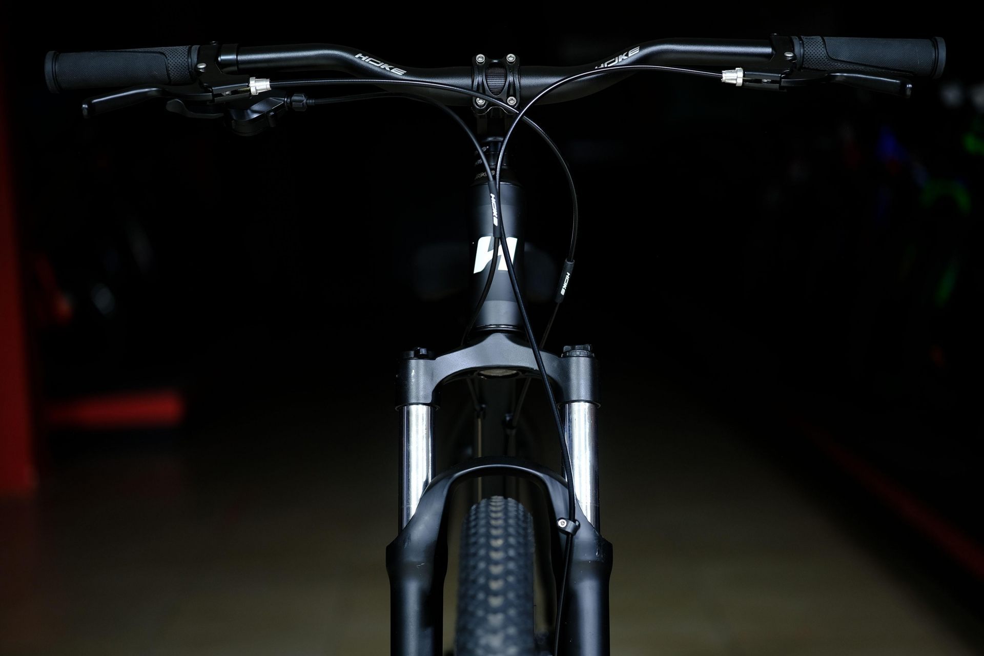 Вилка GTMRK алюминиевая литая пружинно-эластомерная  HOKE 3 Way 29 MD матовый чёрный-белый 19