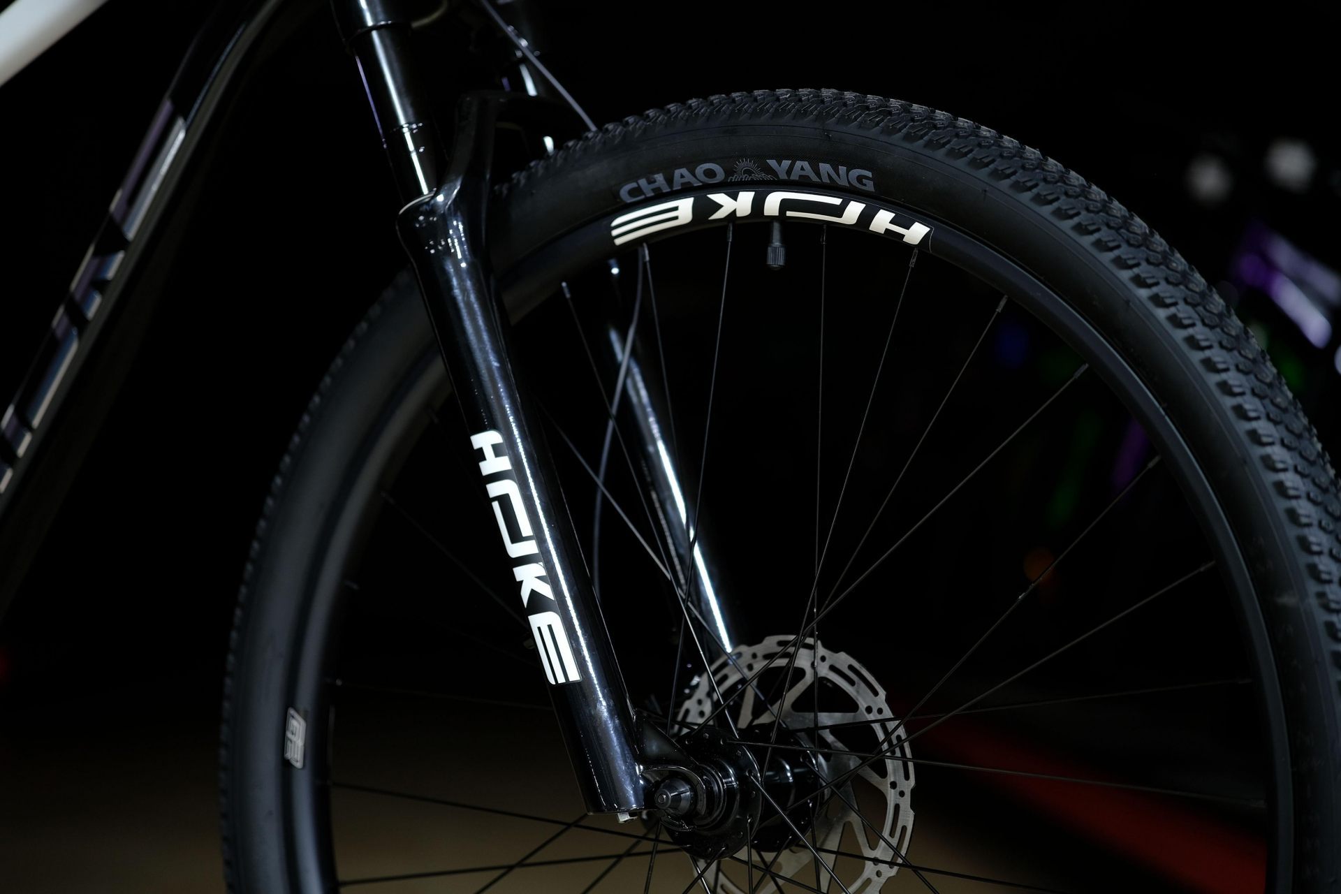 Обод 29 двойной усиленный ширина 30 mm, втулки алюминиевые на промах эксцентрики WZ-282 HOKE 7 Way 29 HD матовый чёрный 17